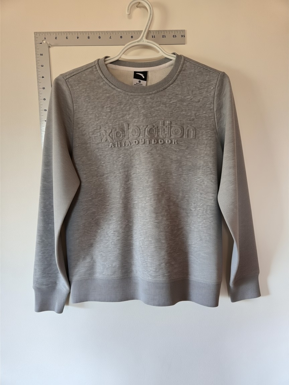 Kid's Medium Embossed Crewneck Sweater - Light Gray Size M